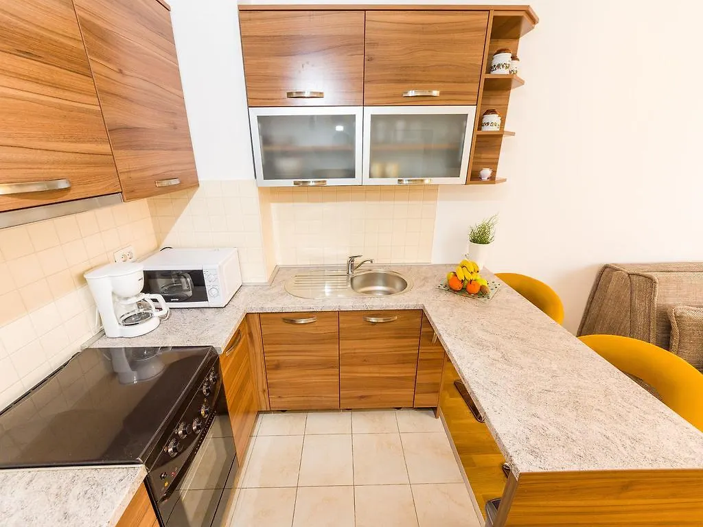 Apartament Populare Charming Zadar 0*,